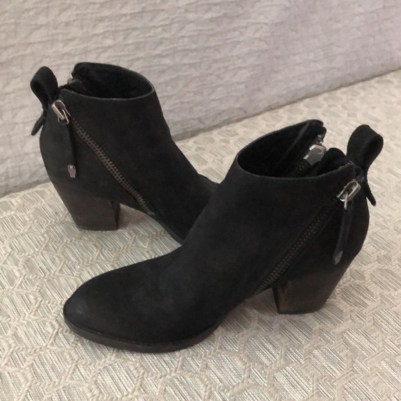 Dolce Vita Jaeger Bootie, Double Side Zip. Color: Black. Size 7 - Picture 6 of 13